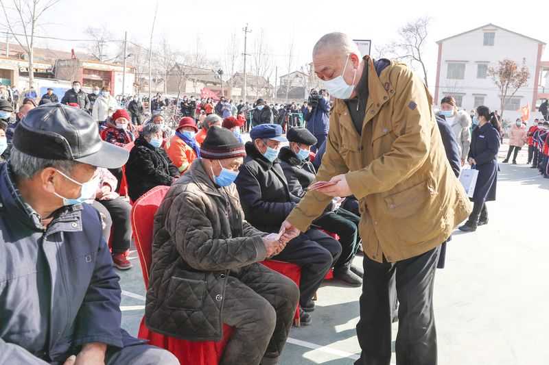 崔培軍春節慰問1000余位65歲以上老人